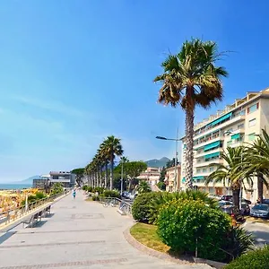 hotel-lido-mazzini.hotelitalianriviera.com/